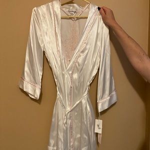 Flora - M - White - NWT